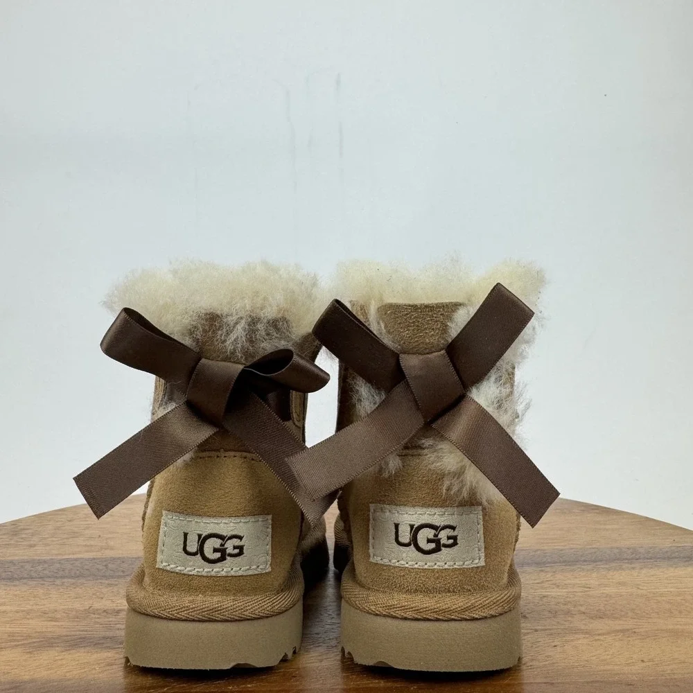 Little Kids Ugg Mini Bailey Bow II Chestnut Sheepskin Lined Suede Boots Size 6 C